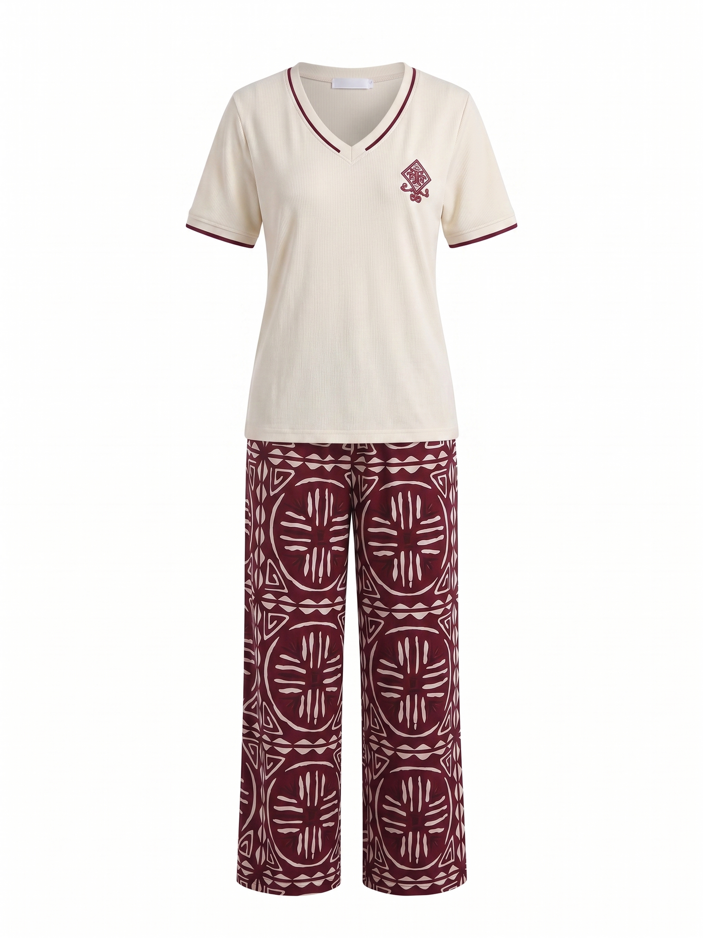 Ensemble bordeaux à motifs ethniques