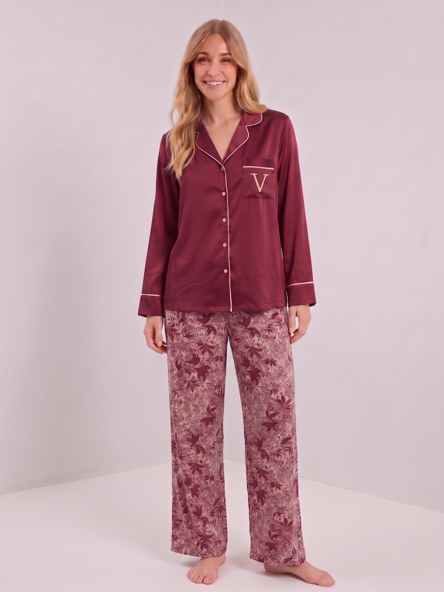 Pyjama satin bordeaux et motifs