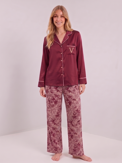 Pyjama satin bordeaux et motifs
