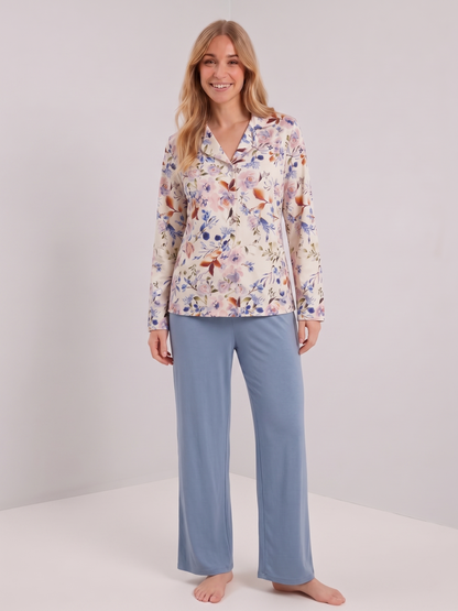 Pyjama fleuri et bleu ciel