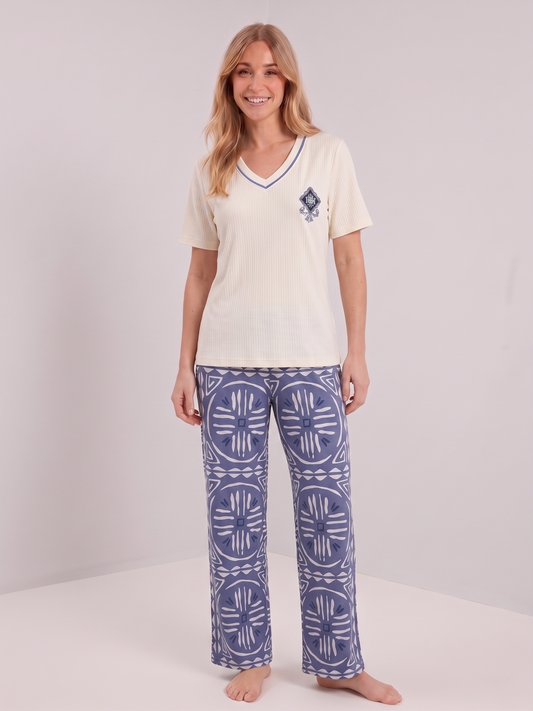 Ensemble bleu à motifs géométriques