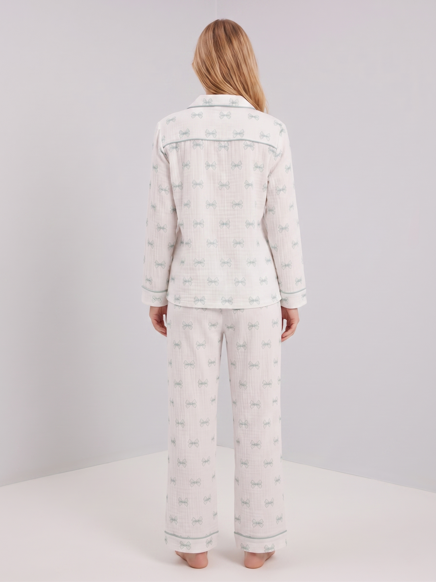 Pyjama en gaze à nœuds bleus