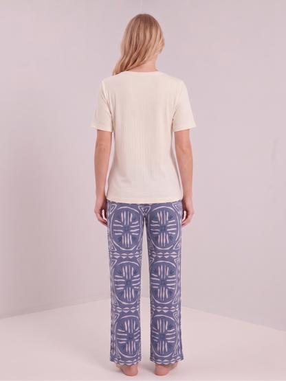 Ensemble bleu à motifs géométriques