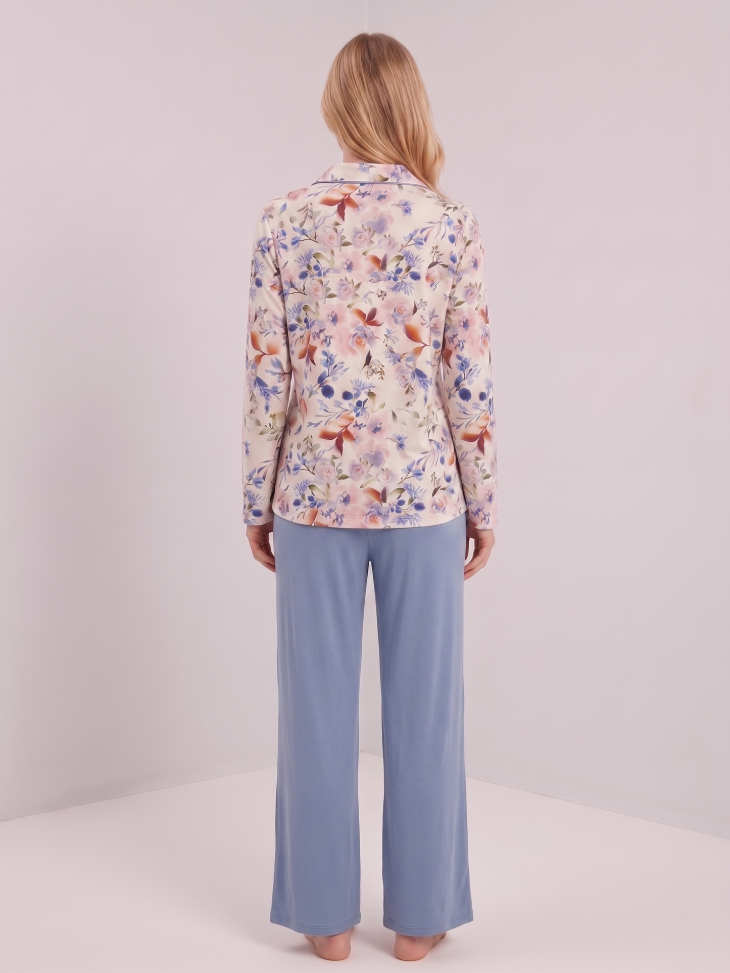 Pyjama fleuri et bleu ciel