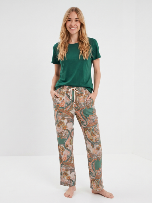 Ensemble t-shirt vert et pantalon cachemire